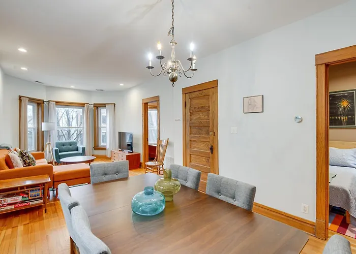1 Mi To Wrigley! Quintessential Chi-town Greystone Holiday home *