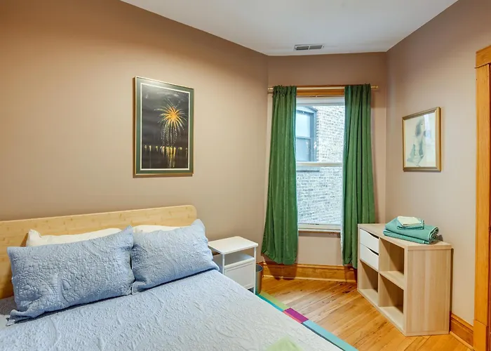 1 Mi To Wrigley! Quintessential Chi-town Greystone Holiday home *